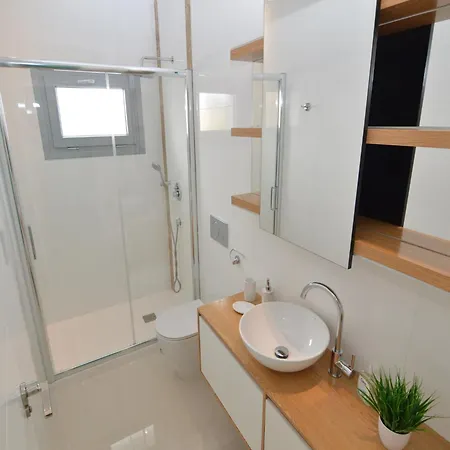 With Garden & Roof Deck Villa *