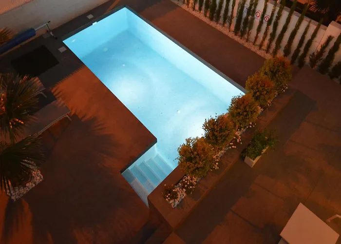 With Garden & Roof Deck